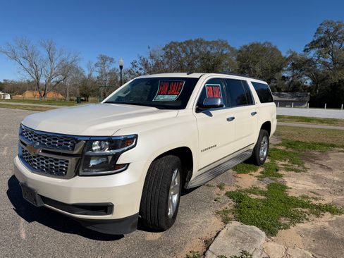 Used 2015 Chevrolet Suburban LT image 2