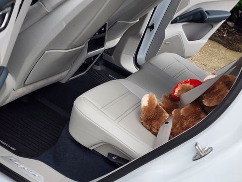 Used 2023 Porsche Cayenne Platinum Edition image 23