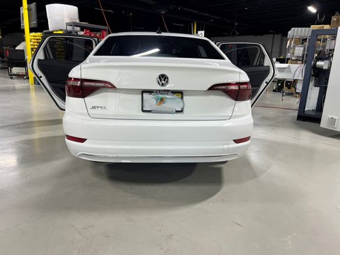Used 2020 Volkswagen Jetta SE FWD image 9