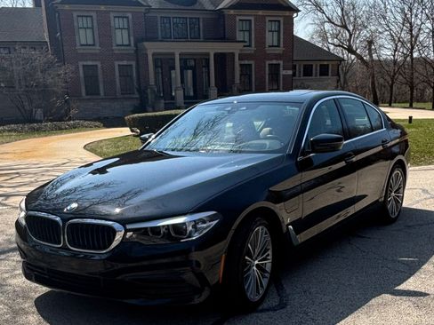 Used 2019 BMW 530e xDrive w/ Convenience Package image 2