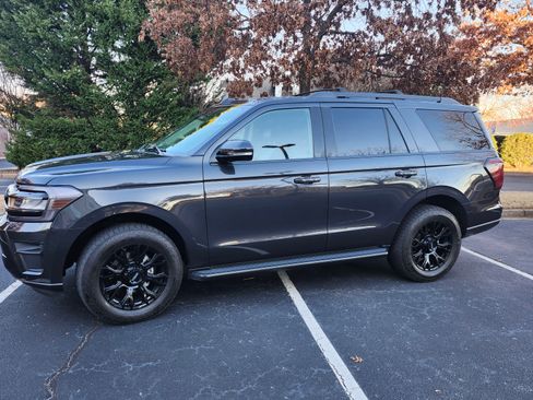 Used 2022 Ford Expedition XLT image 1