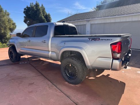 Used 2019 Toyota Tacoma TRD Sport image 9