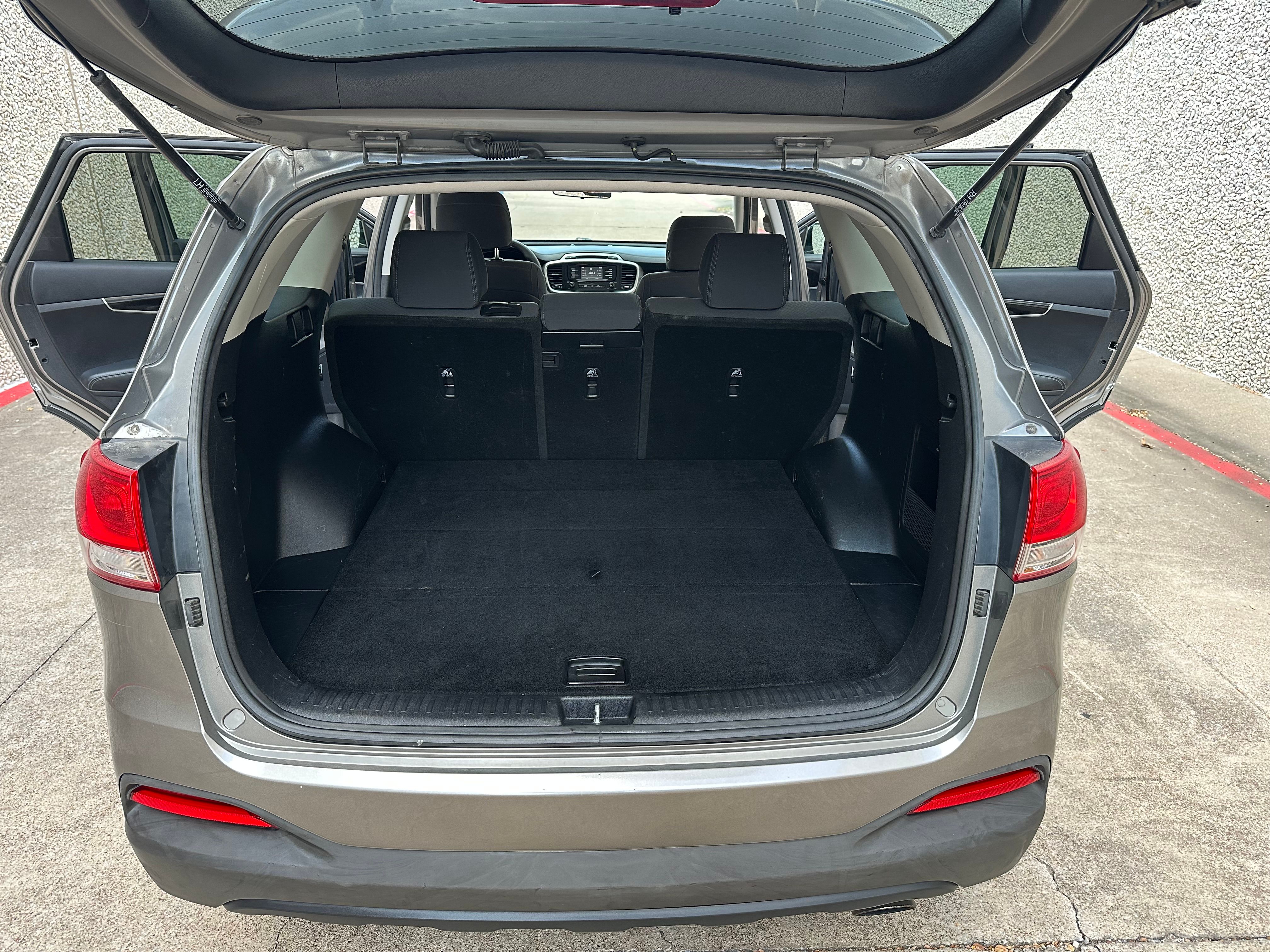 Used 2017 Kia Sorento FWD image 15