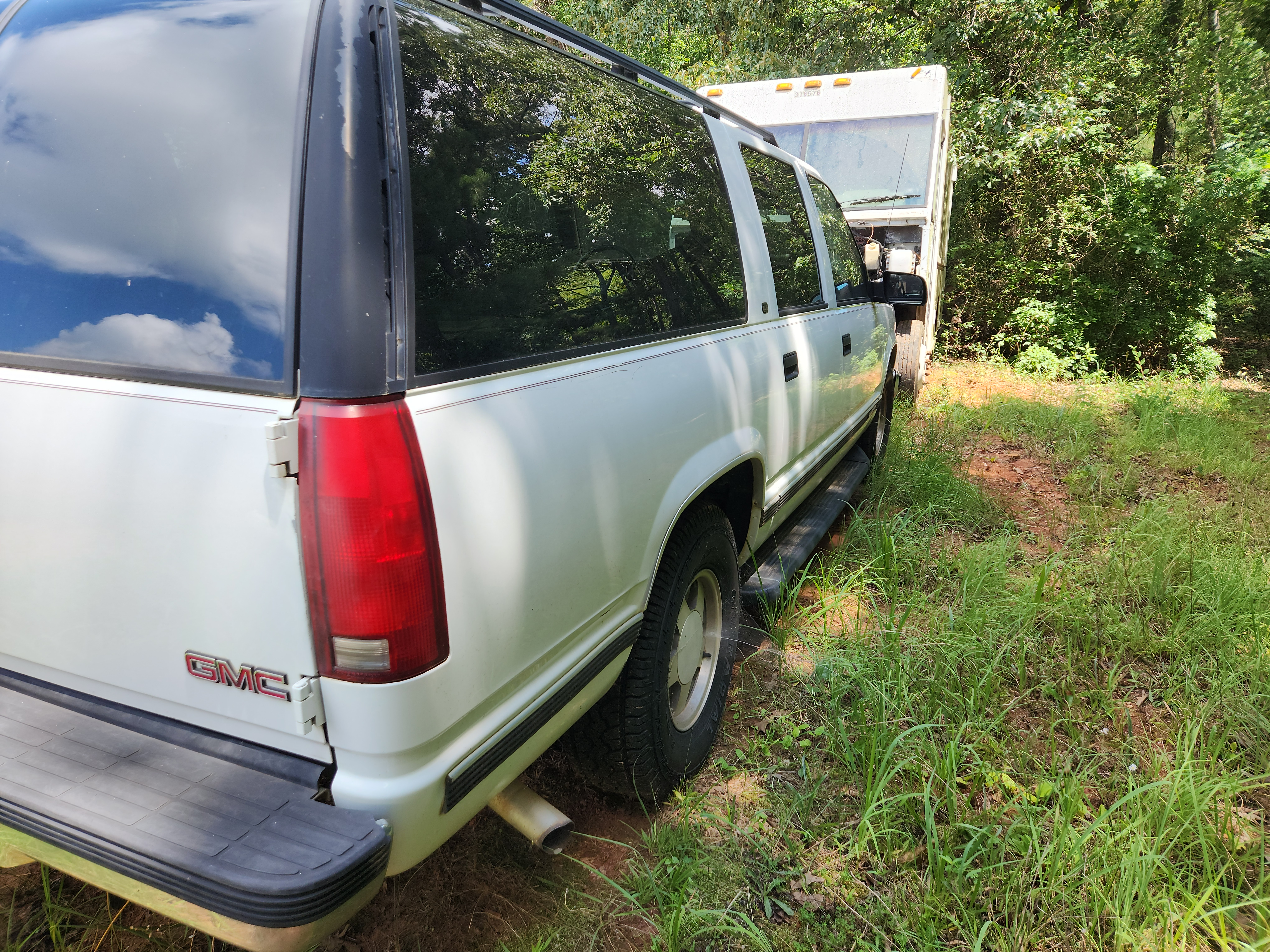 Used 1998 GMC Suburban 2WD w/ Marketing Opt Pkg 2 image 5