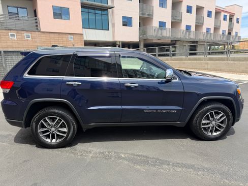 Used 2018 Jeep Grand Cherokee Limited AWD/4WD image 6