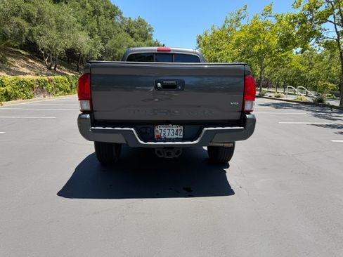 Used 2016 Toyota Tacoma TRD Sport w/ Towing Package AWD/4WD image 5