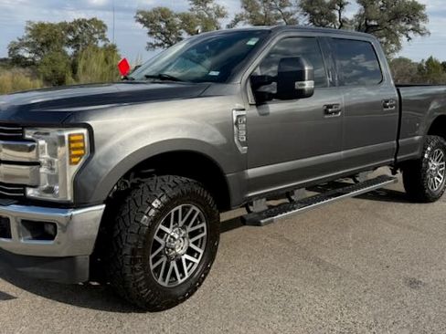 Used 2019 Ford F250 Lariat w/ Lariat Value Package image 1