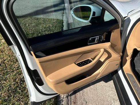 Used 2018 Porsche Panamera image 6