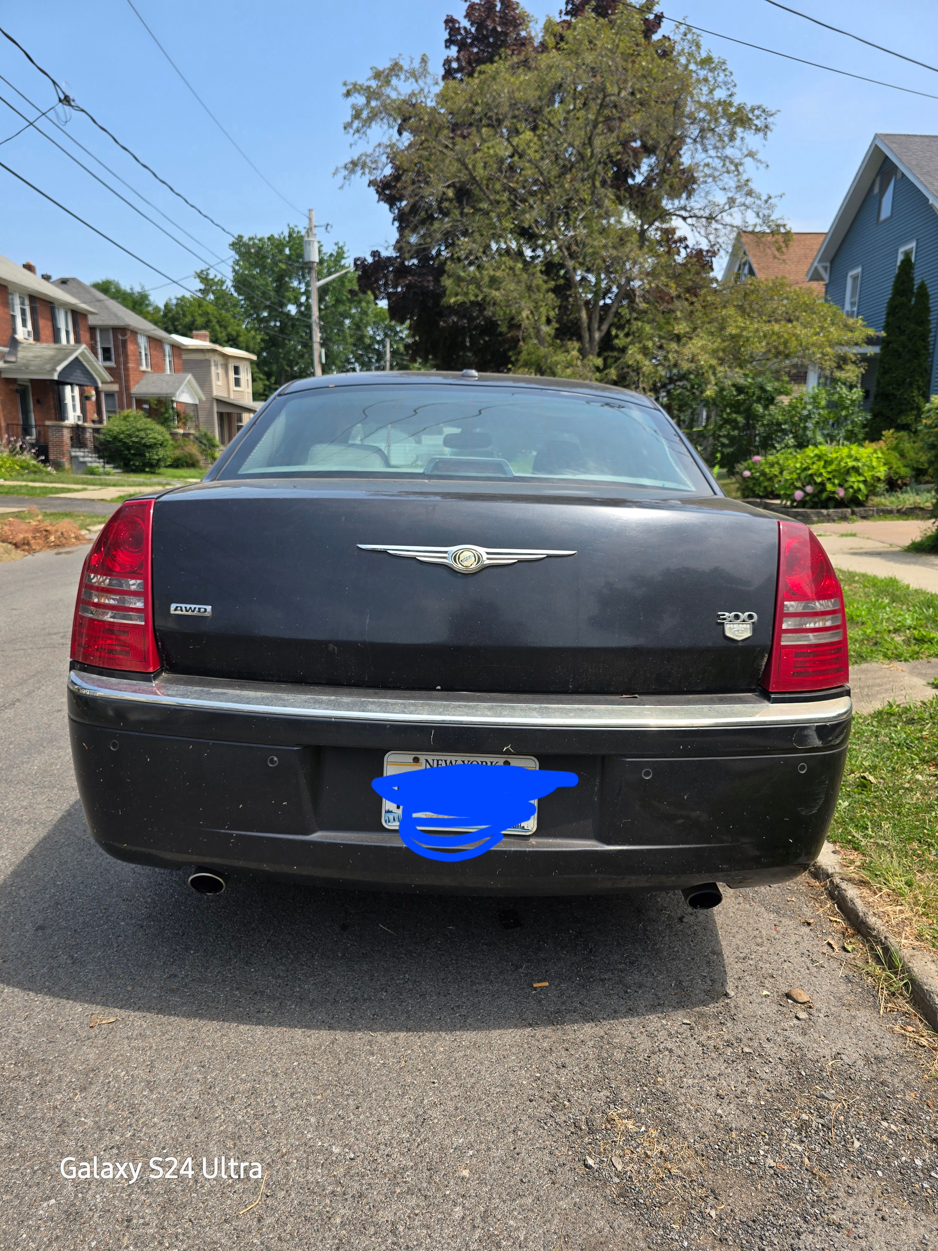 Used 2006 Chrysler 300 C w/ Navigation & Sound Group II AWD/4WD image 2