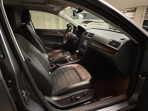 Used 2012 Volkswagen Passat 2.5 SEL Premium image 12