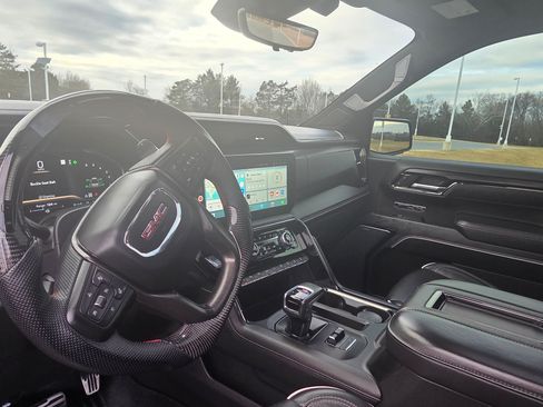 Used 2022 GMC Sierra 1500 AT4X image 13