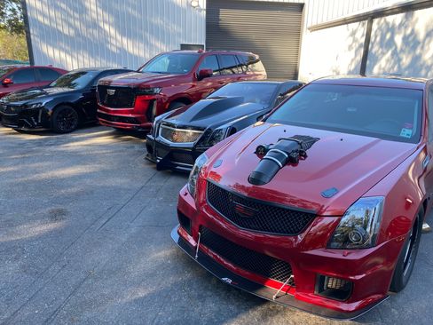 Used 2023 Cadillac Escalade V w/ LPO, ONYX Package image 12