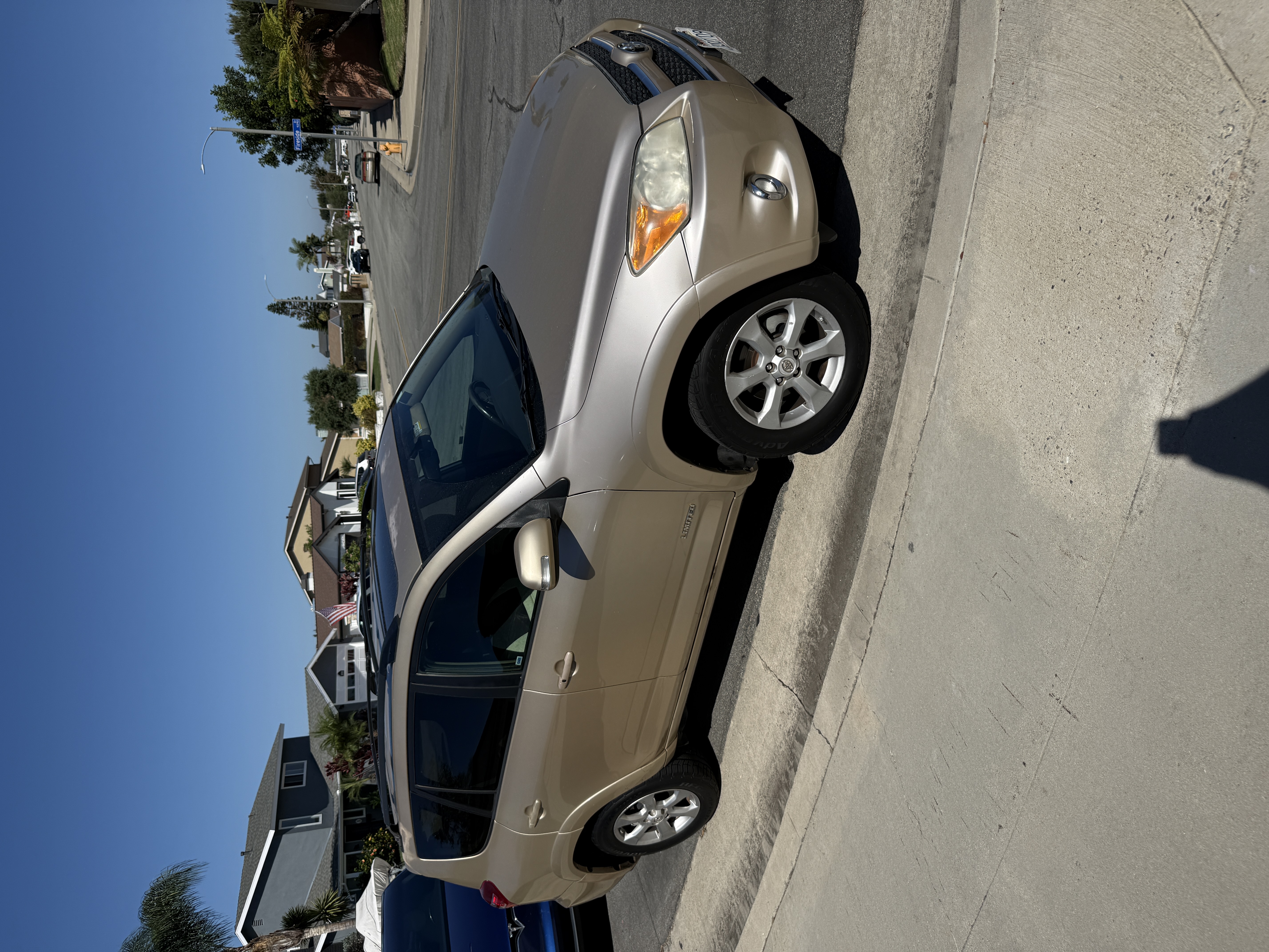 Used 2011 Toyota RAV4 Limited AWD/4WD image 1