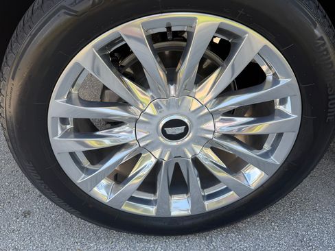 Used 2023 Cadillac Escalade Premium Luxury AWD/4WD image 11