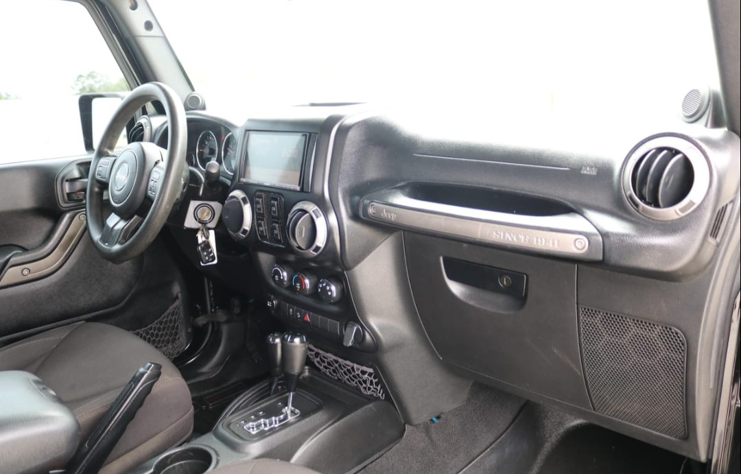 Used 2014 Jeep Wrangler Unlimited Sport AWD/4WD image 2