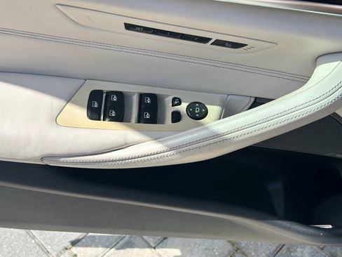 Used 2018 BMW M550i xDrive image 16