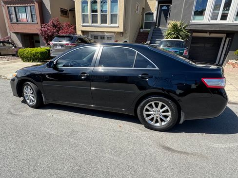 Used 2011 Toyota Camry Hybrid image 2