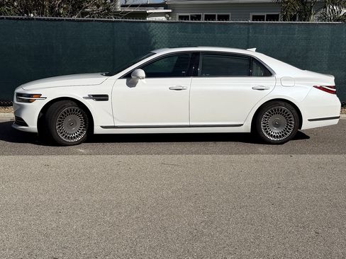 Used 2020 Genesis G90 3.3T Premium RWD image 1