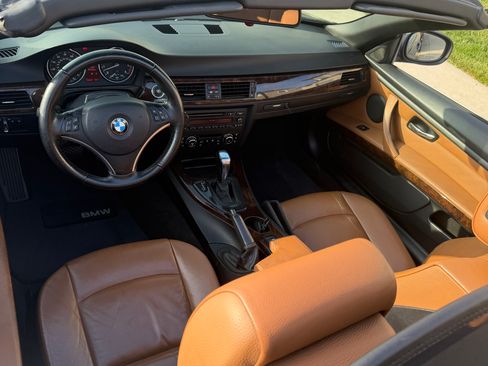 Used 2010 BMW 328i Convertible image 11