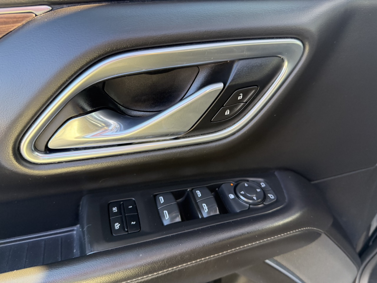 Used 2021 Chevrolet Suburban LT RWD image 9