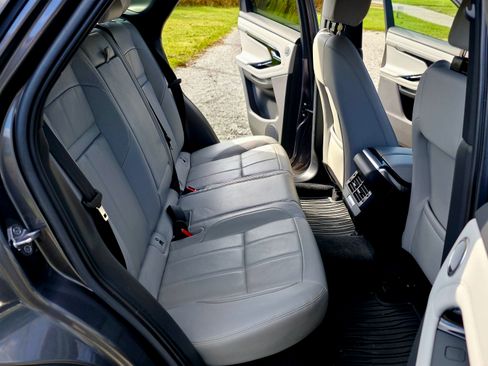 Used 2020 Land Rover Range Rover Evoque SE image 26