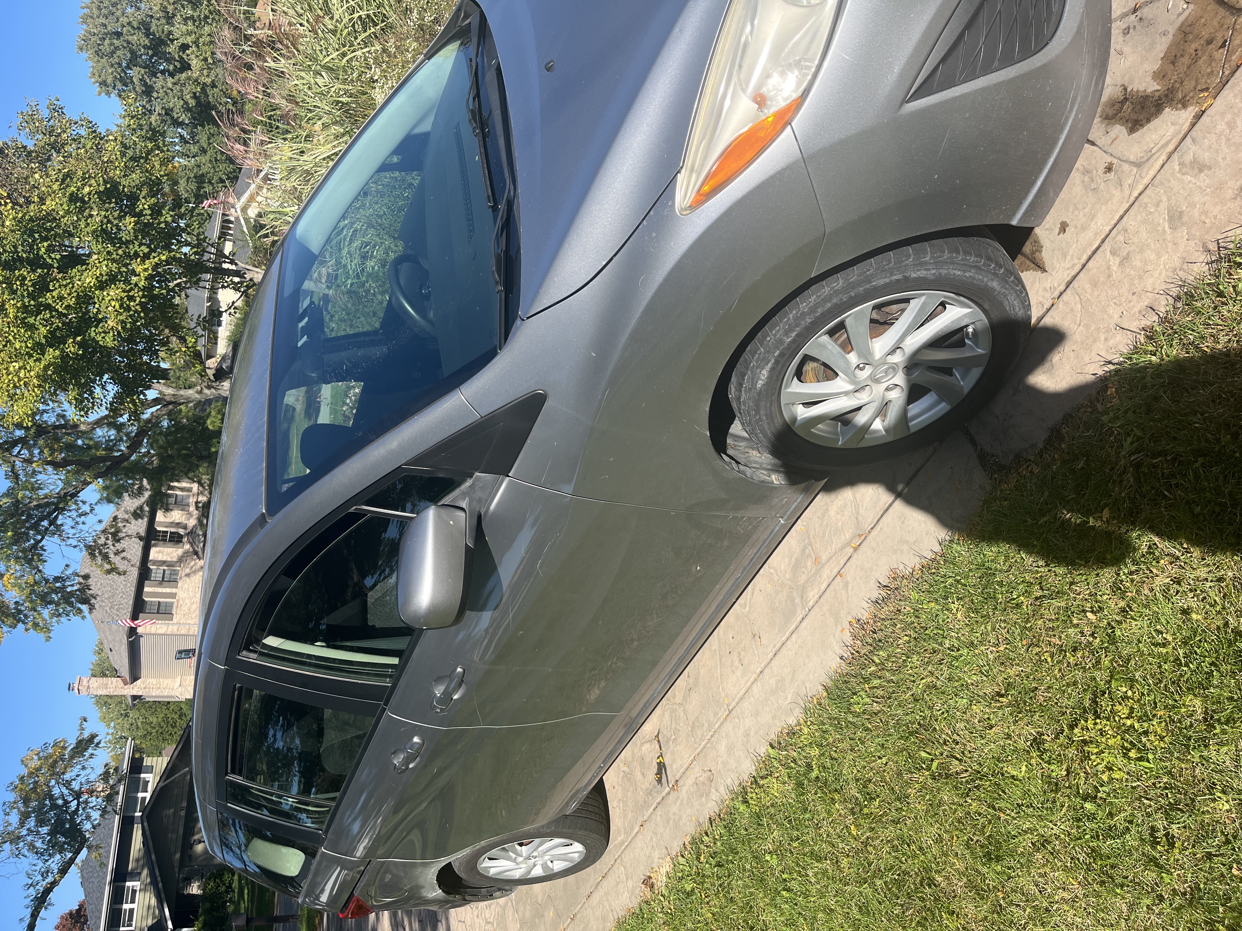Used 2012 MAZDA MAZDA5 Sport FWD image 1
