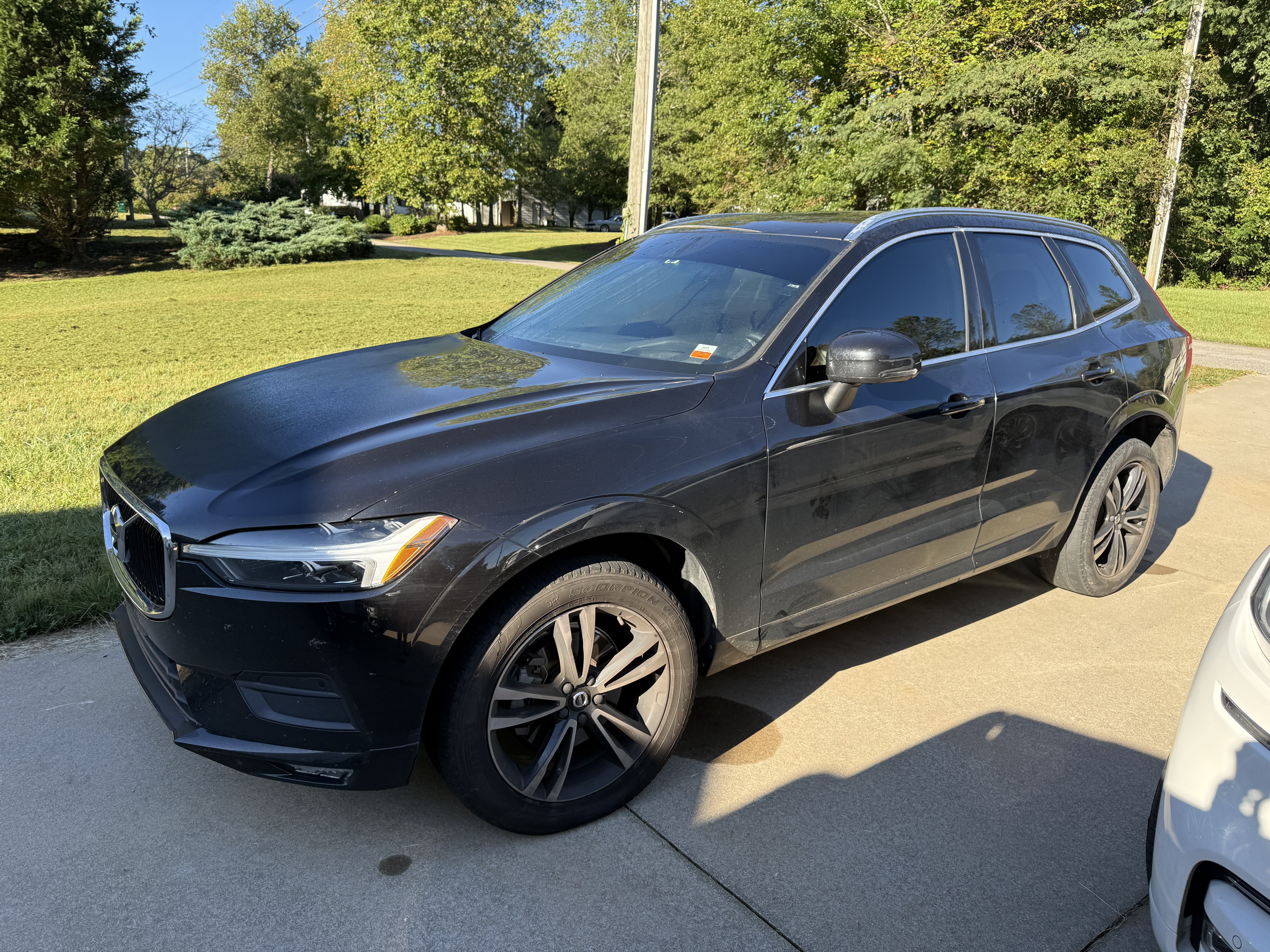 Used 2021 Volvo XC60 T5 Momentum w/ Advanced Package FWD image 2