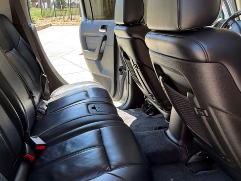 Used 2010 HUMMER H3 Luxury w/ Appearance Package image 15