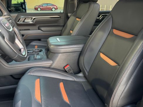 Used 2025 GMC Sierra 2500 AT4 w/ AT4 Premium Plus Package AWD/4WD image 9