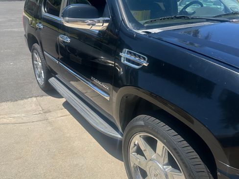Used 2010 Cadillac Escalade 2WD image 6