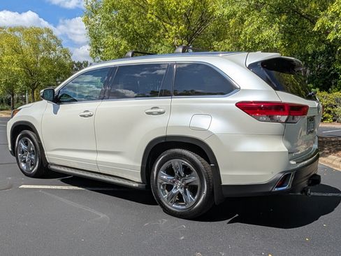 Used 2019 Toyota Highlander Limited Platinum AWD/4WD image 4