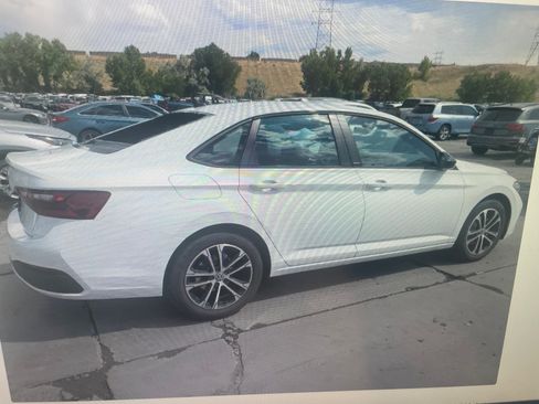 Used 2024 Volkswagen Jetta Sport image 2