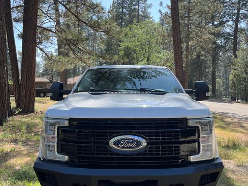 Used 2018 Ford F250 XL w/ Power Equipment Group AWD/4WD image 2