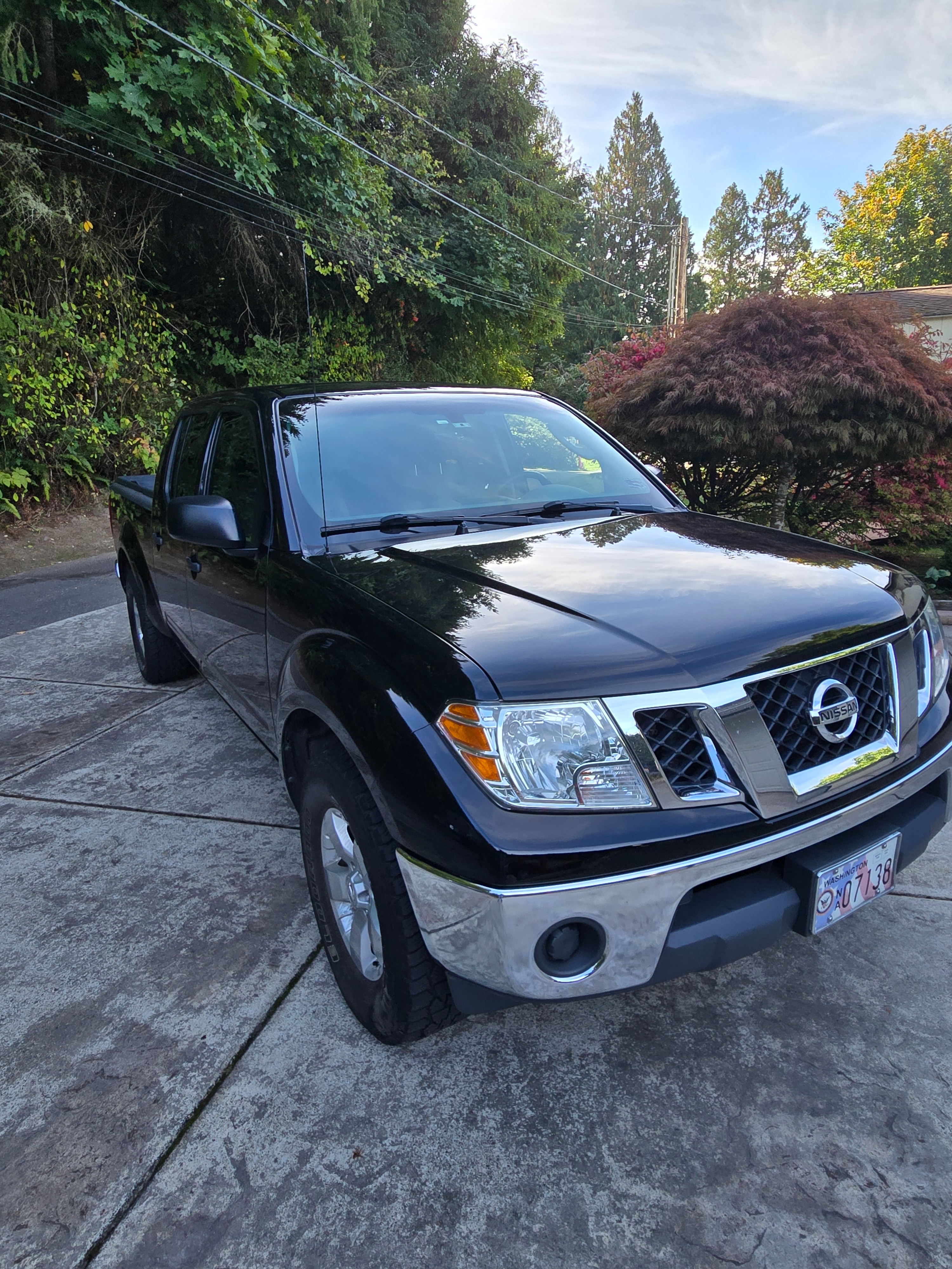 Used 2011 Nissan Frontier SV RWD image 1