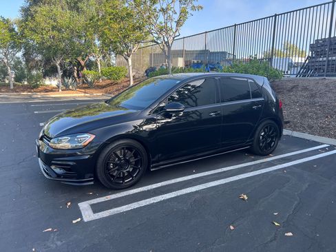 Used 2018 Volkswagen Golf R 4-Door image 1