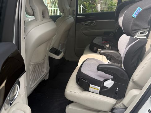 Used 2017 Volvo XC90 T5 Momentum w/ Momentum Plus Package image 9