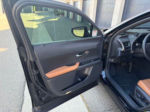 Used 2020 Lexus UX 250h w/ Premium Package AWD/4WD image 19