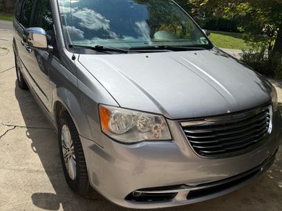 Used 2014 Chrysler Town & Country Touring-L w/ Driver Convenience Group