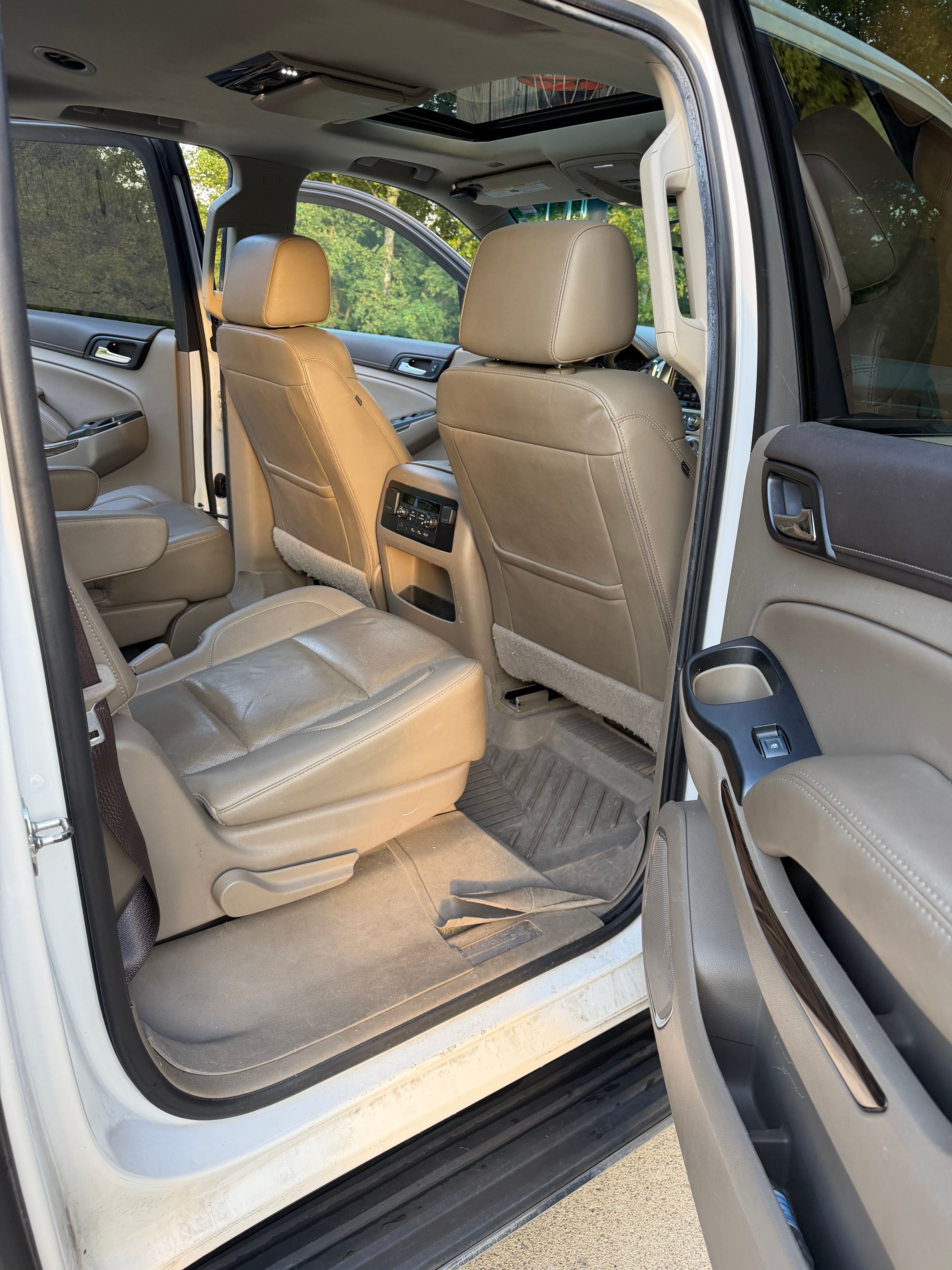 Used 2017 GMC Yukon XL SLT w/ Premium Edition AWD/4WD image 12