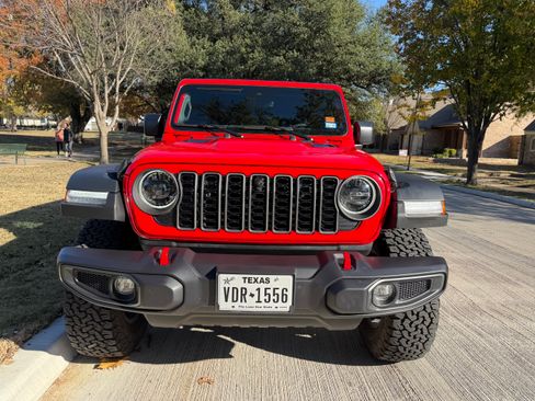 Used 2024 Jeep Wrangler Unlimited Rubicon w/ Technology Group image 8