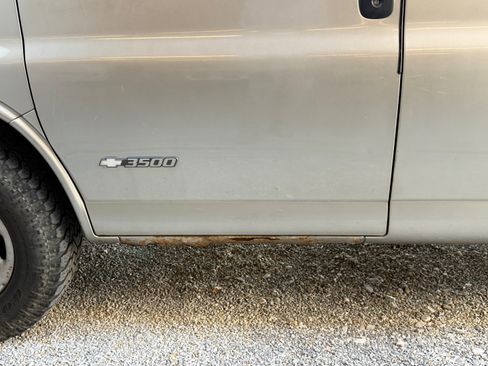 Used 2003 Chevrolet Express 3500 Extended Van 3D image 24