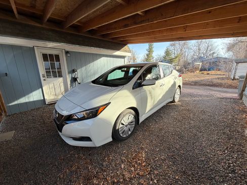 Used 2022 Nissan Leaf S image 1