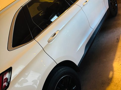 Used 2019 Ford Edge SEL w/ Equipment Group 201A image 2