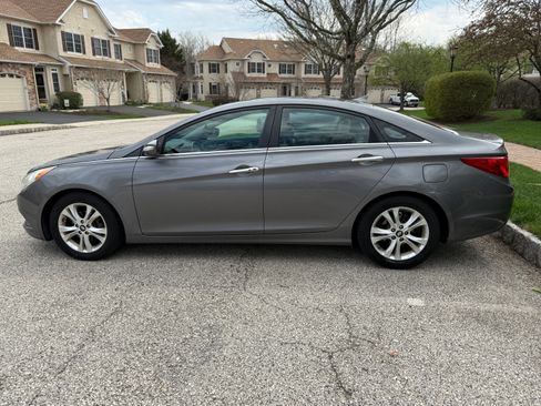 Used 2011 Hyundai Sonata Limited w/ Navigation Pkg 5 image 6