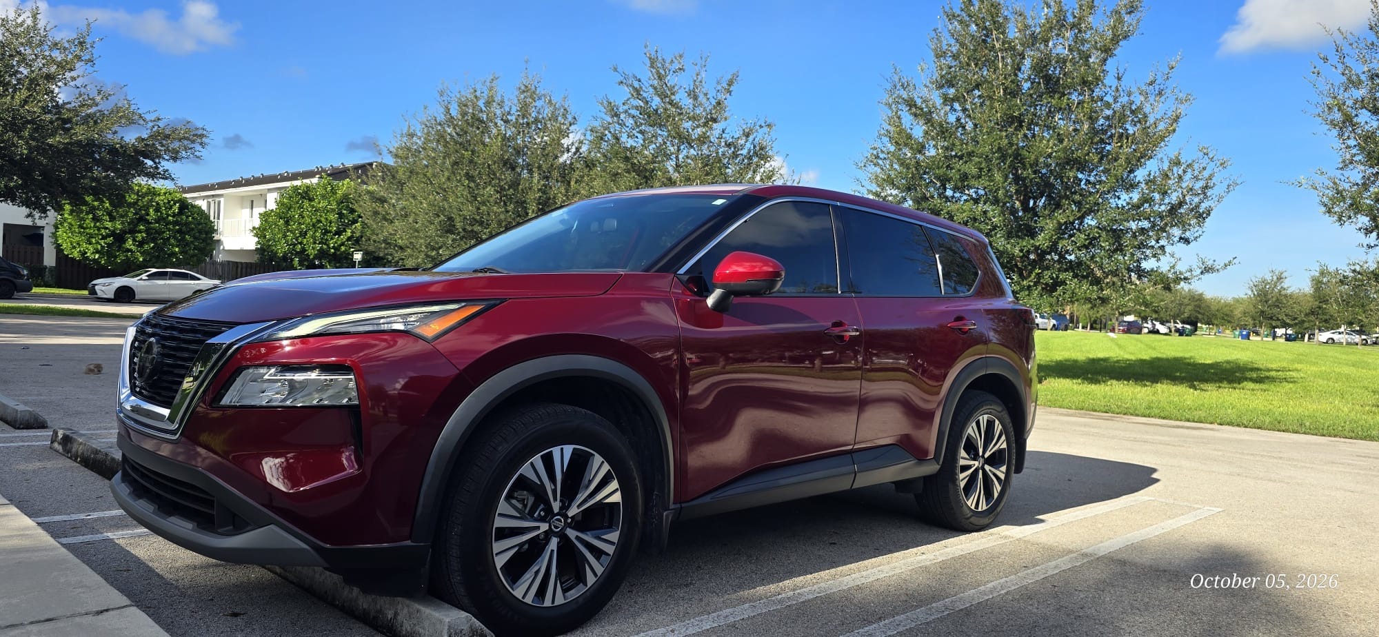 Used 2021 Nissan Rogue SV FWD image 2