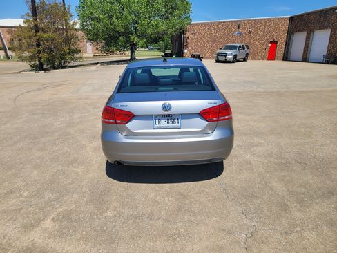 Used 2014 Volkswagen Passat TDI SE image 5