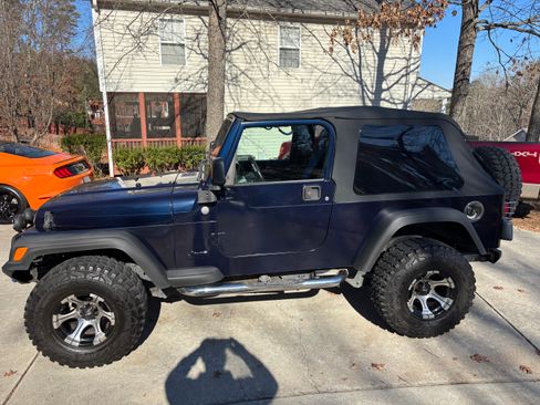 Used 2004 Jeep Wrangler 4WD image 1