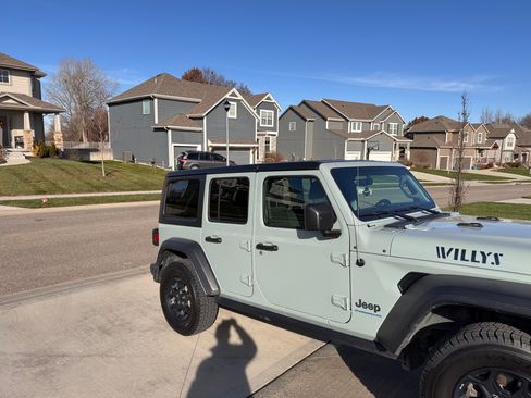 Used 2023 Jeep Wrangler Unlimited w/ Cold Weather Group image 11