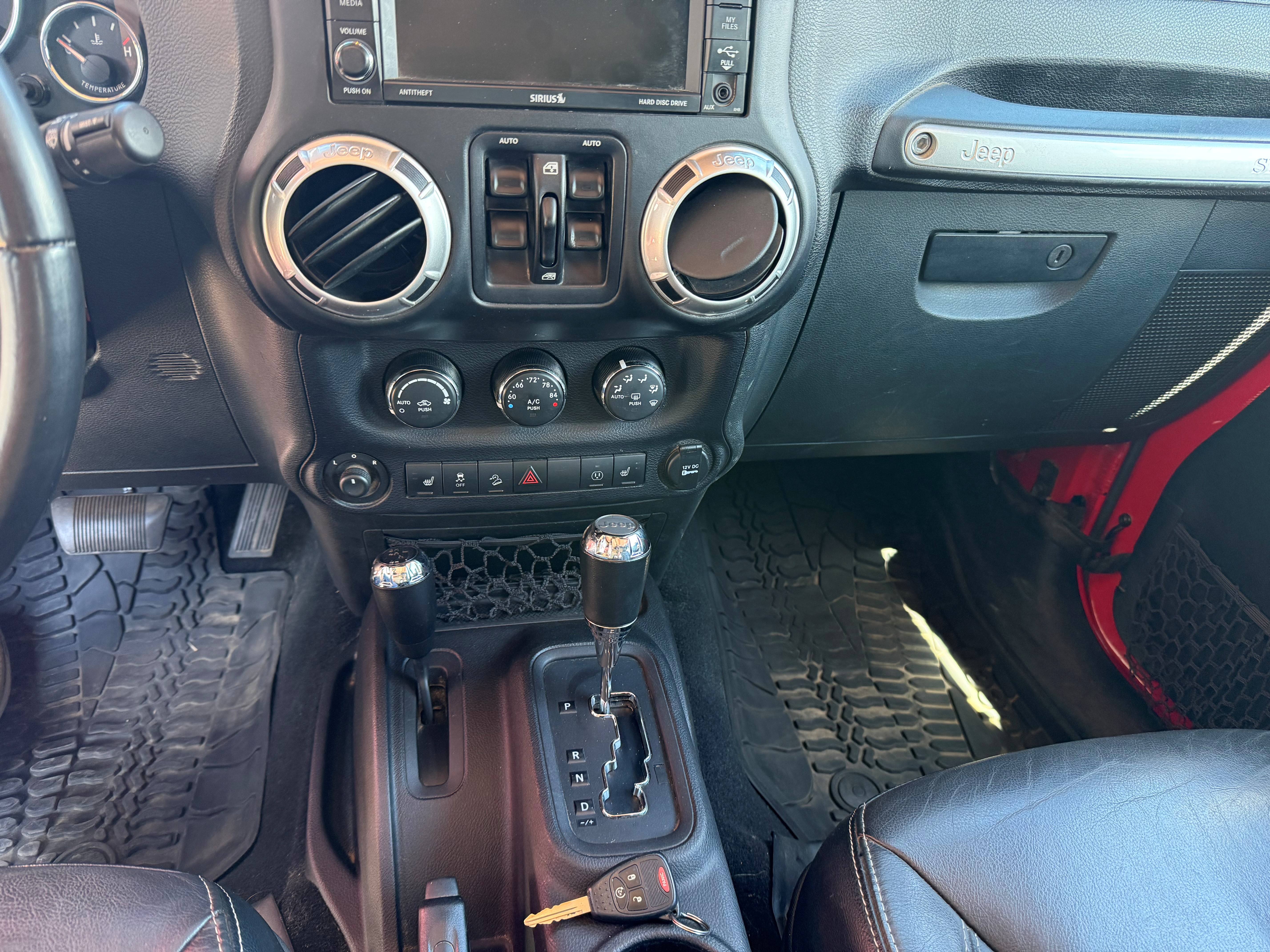 Used 2015 Jeep Wrangler Unlimited Rubicon AWD/4WD image 4