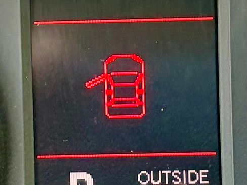 Used 2017 Toyota Corolla LE w/ Carpet Mat Package (TMS) FWD image 10